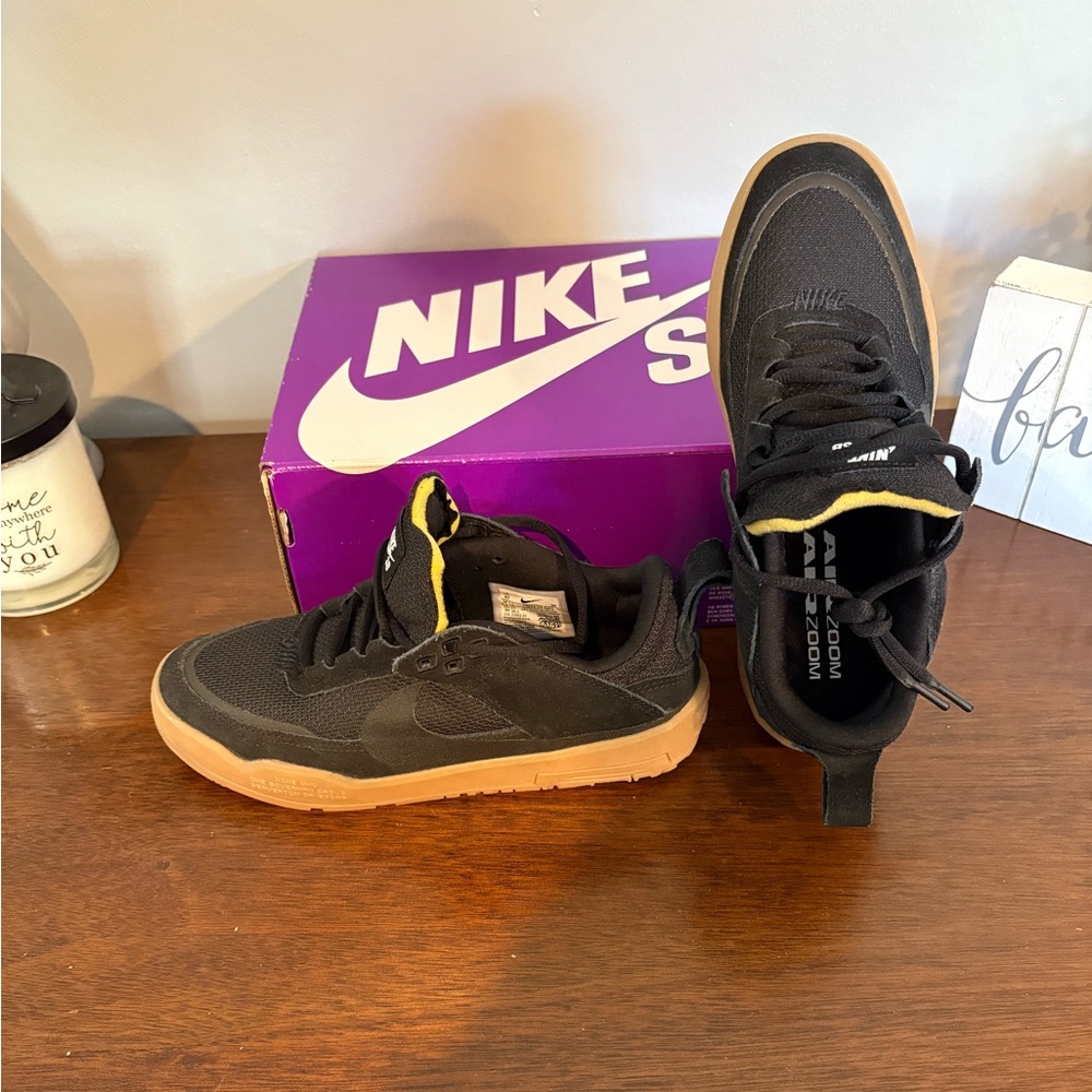 Kids Nike SB Day One (GS) 4Y black w bubblegum bottoms